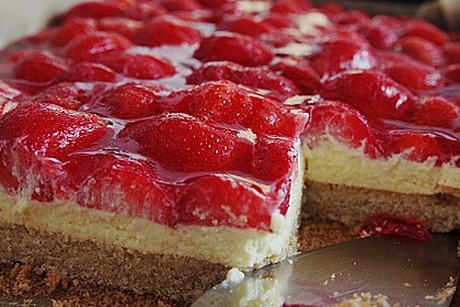 Erdbeer-Kuchen mit Vanillecreme 10