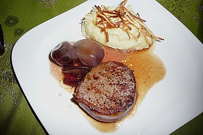 Rinderfilet auf Rotwein - Schalotten - Butter 18