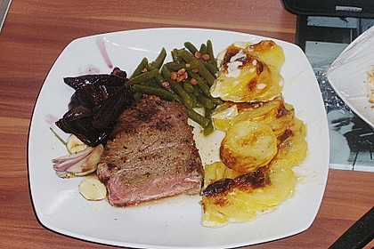 Rinderfilet auf Rotwein - Schalotten - Butter 31