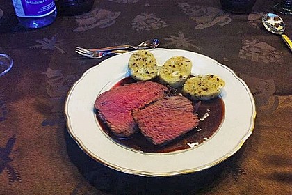 Rinderfilet auf Rotwein - Schalotten - Butter 23
