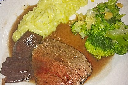 Rinderfilet auf Rotwein - Schalotten - Butter 30