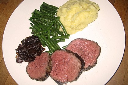 Rinderfilet auf Rotwein - Schalotten - Butter 10