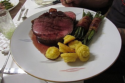 Rinderfilet auf Rotwein - Schalotten - Butter 15