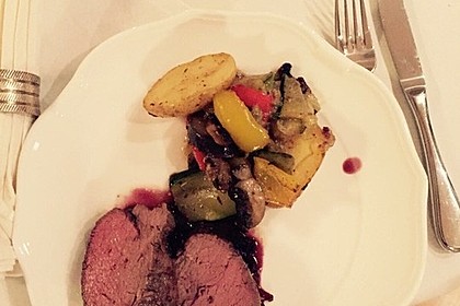 Rinderfilet auf Rotwein - Schalotten - Butter 25