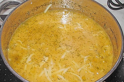 Schnelle Tomatensuppe mit H&uuml;hnchen und Nudeln 1