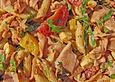 Sommerlicher Nudelsalat mit Tomaten und Pesto