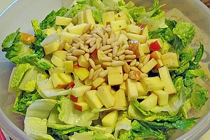 Apfel - Pinienkerne - Salat im Parmesank&ouml;rbchen 1