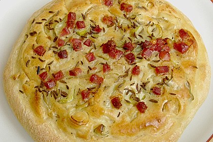 Dinnete mit Zwiebeln und Speck 16