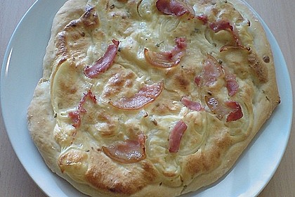 Dinnete mit Zwiebeln und Speck 3
