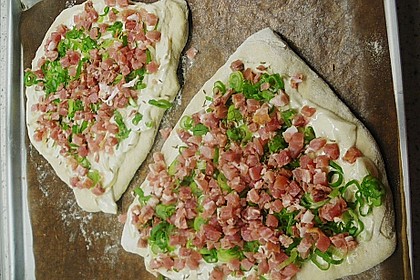 Dinnete mit Zwiebeln und Speck 19