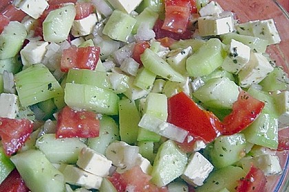 Tomaten - Gurken - Salat mit Feta 10