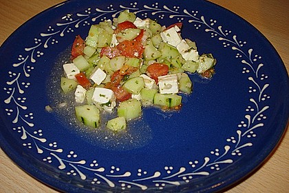 Tomaten - Gurken - Salat mit Feta 11