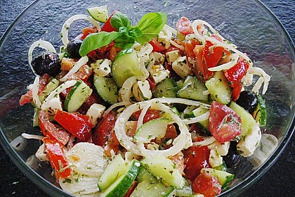 Tomaten - Gurken - Salat mit Feta 4