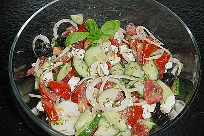 Tomaten - Gurken - Salat mit Feta 7