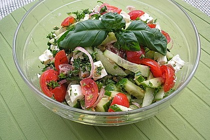 Tomaten - Gurken - Salat mit Feta 2