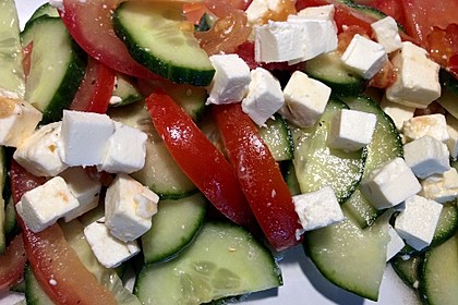 Tomaten - Gurken - Salat mit Feta 3