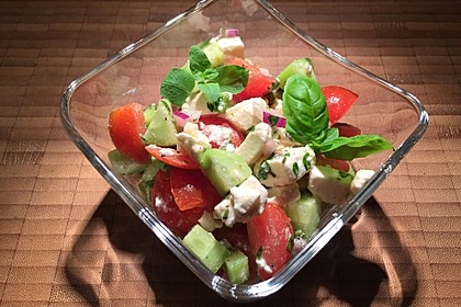 Tomaten - Gurken - Salat mit Feta
