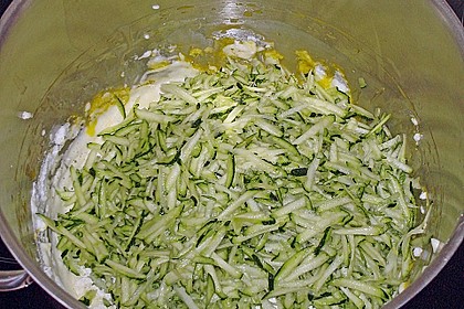 Zucchini - Roulade mit Basilikumsauce 4