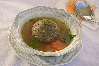 Leberknödelsuppe hausgemacht 1