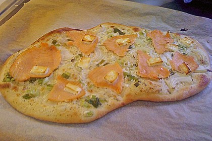 Flammkuchen mit Lauch und Lachs 37