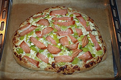 Flammkuchen mit Lauch und Lachs 32