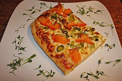 Flammkuchen mit Lauch und Lachs 12