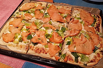 Flammkuchen mit Lauch und Lachs 22