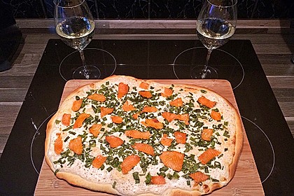 Flammkuchen mit Lauch und Lachs 8