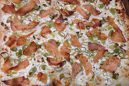 Flammkuchen mit Lauch und Lachs 4