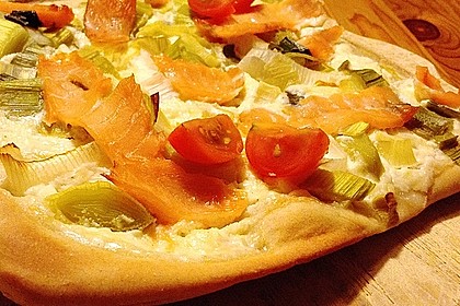 Flammkuchen mit Lauch und Lachs 5