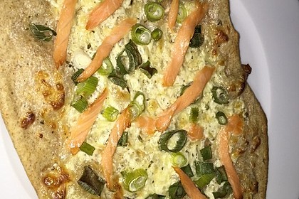 Flammkuchen mit Lauch und Lachs 65