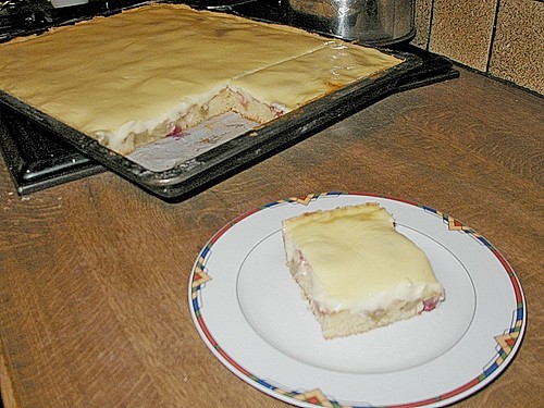 Rhabarberschnitten mit Vanille - Schmand - Guss (Rezept mit Bild ...