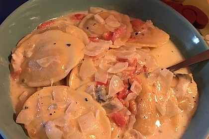 Tortellini in Tomaten - Käse - Sauce 12
