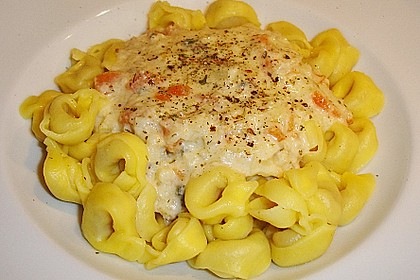 Tortellini in Tomaten - Käse - Sauce 10