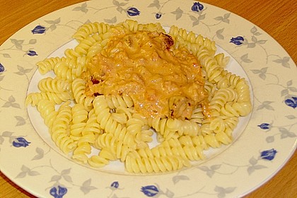 Tortellini in Tomaten - Käse - Sauce 22
