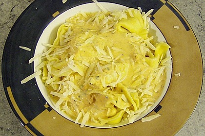 Tortellini in Tomaten - Käse - Sauce 23