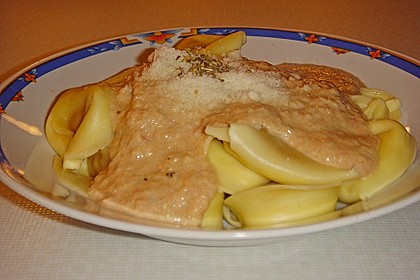 Tortellini in Tomaten - Käse - Sauce 20