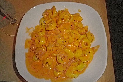 Tortellini in Tomaten - Käse - Sauce 18