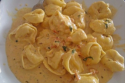 Tortellini in Tomaten - Käse - Sauce 13