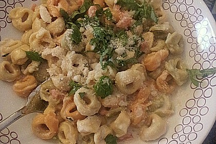 Tortellini in Tomaten - Käse - Sauce 16