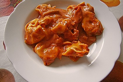 Tortellini in Tomaten - Käse - Sauce 17