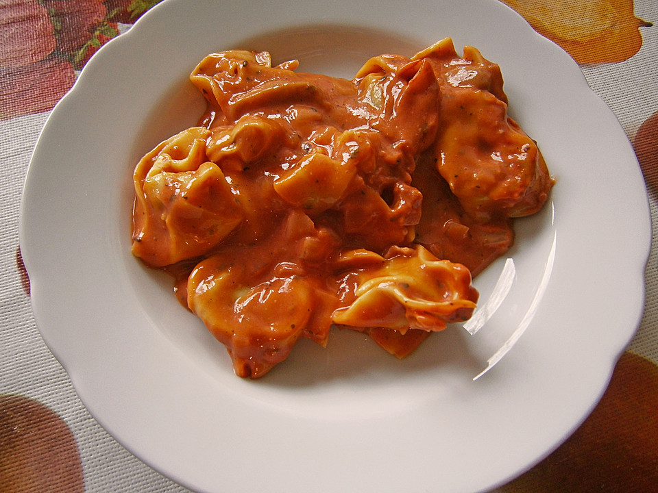 Tortellini in Tomaten - Käse - Sauce (Rezept mit Bild) | Chefkoch.de