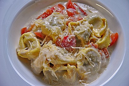 Tortellini in Tomaten - Käse - Sauce 9