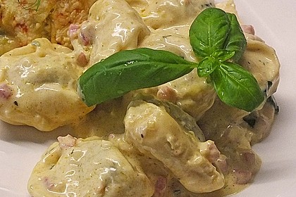 Tortellini in Tomaten - Käse - Sauce 7