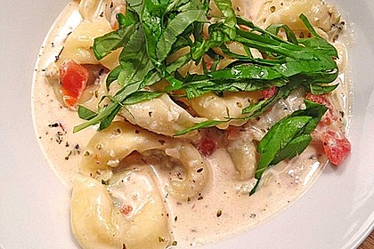 Tortellini in Tomaten - Käse - Sauce 1