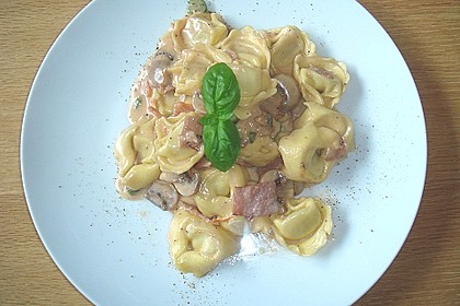 Tortellini in Tomaten - Käse - Sauce 8