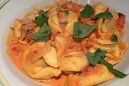 Tortellini in Tomaten - Käse - Sauce 5