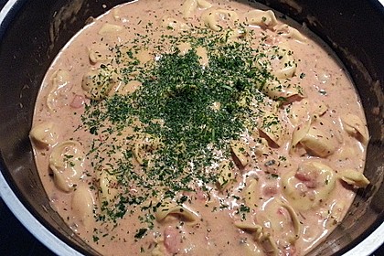 Tortellini in Tomaten - Käse - Sauce 19