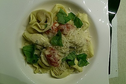 Tortellini in Tomaten - Käse - Sauce 3