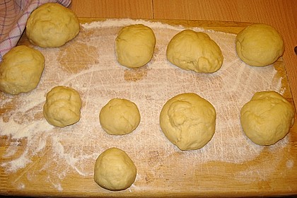Hefeklöße 15